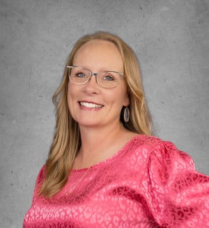 Heather McNeil Headshot